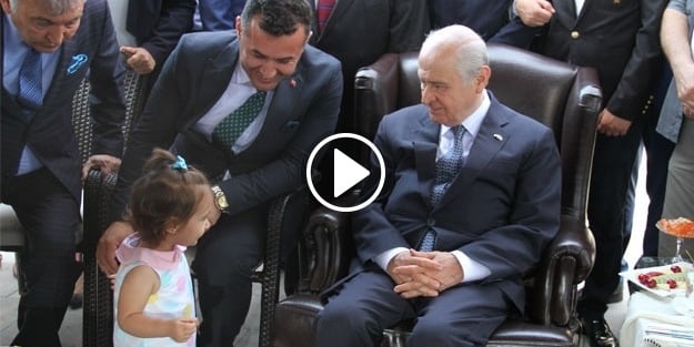 Bahçeli Ferdi Tayfur şarkıları eşliğinde çay keyfi yaptı
