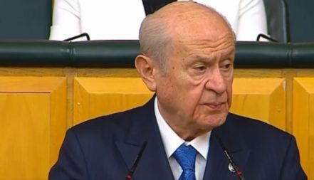Bahçeli’den gençlere net mesaj: Fransa’ya heveslenmeyin, Batı emperyalizmine kapılmayın
