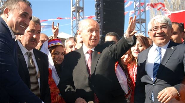 Bahçeli yumurta tokuşturdu