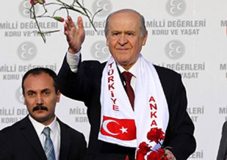 Bahçeli mitingde hükümete yüklendi