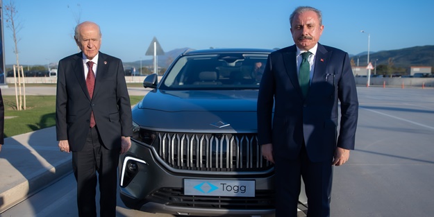 Bahçeli'den dikkat çeken görüntü! TOGG'un koltuğuna oturur oturmaz...