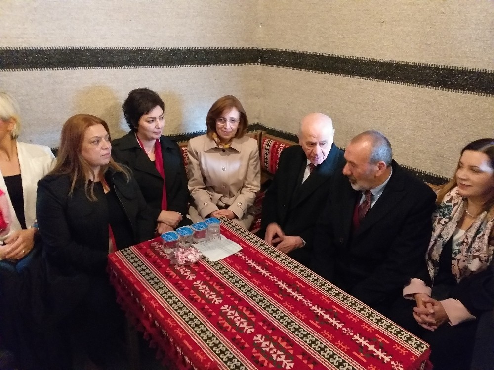 Bahçeli’den Ülkücü Şehitler Anıtı’na ziyaret 