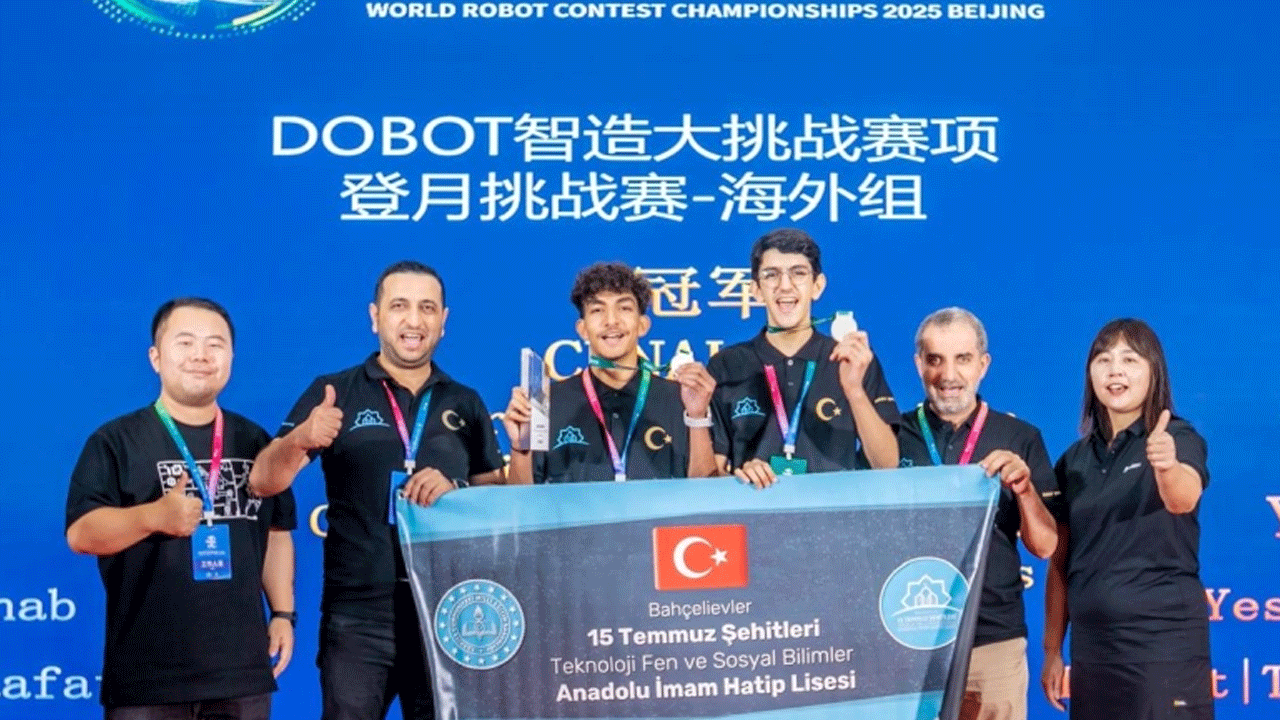 Solcuların çamur attığı İmam Hatiplilerden dünya derecesi