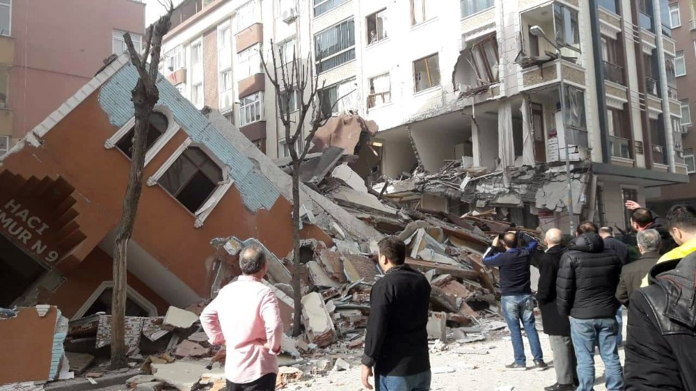 Bahçelievler’de 7 katlı bina çöktü 