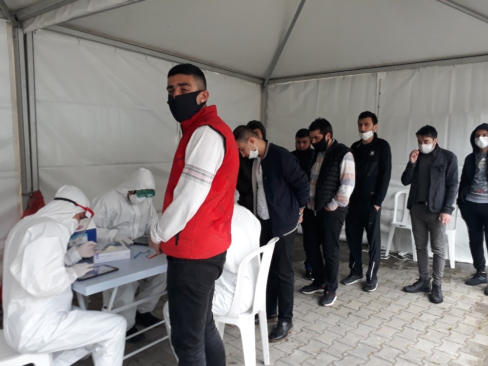Bahçelievler’de askere gidecek olan erlere Covid-19 testi yapıldı 