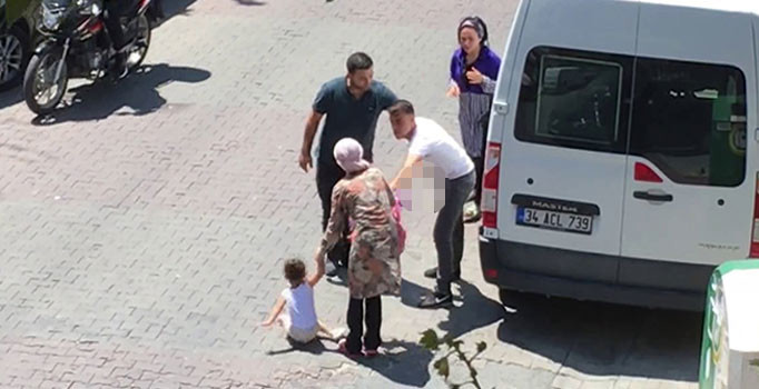 Bahçelievler'de babası çocuğun gözü önünde annesine bıçak çekti