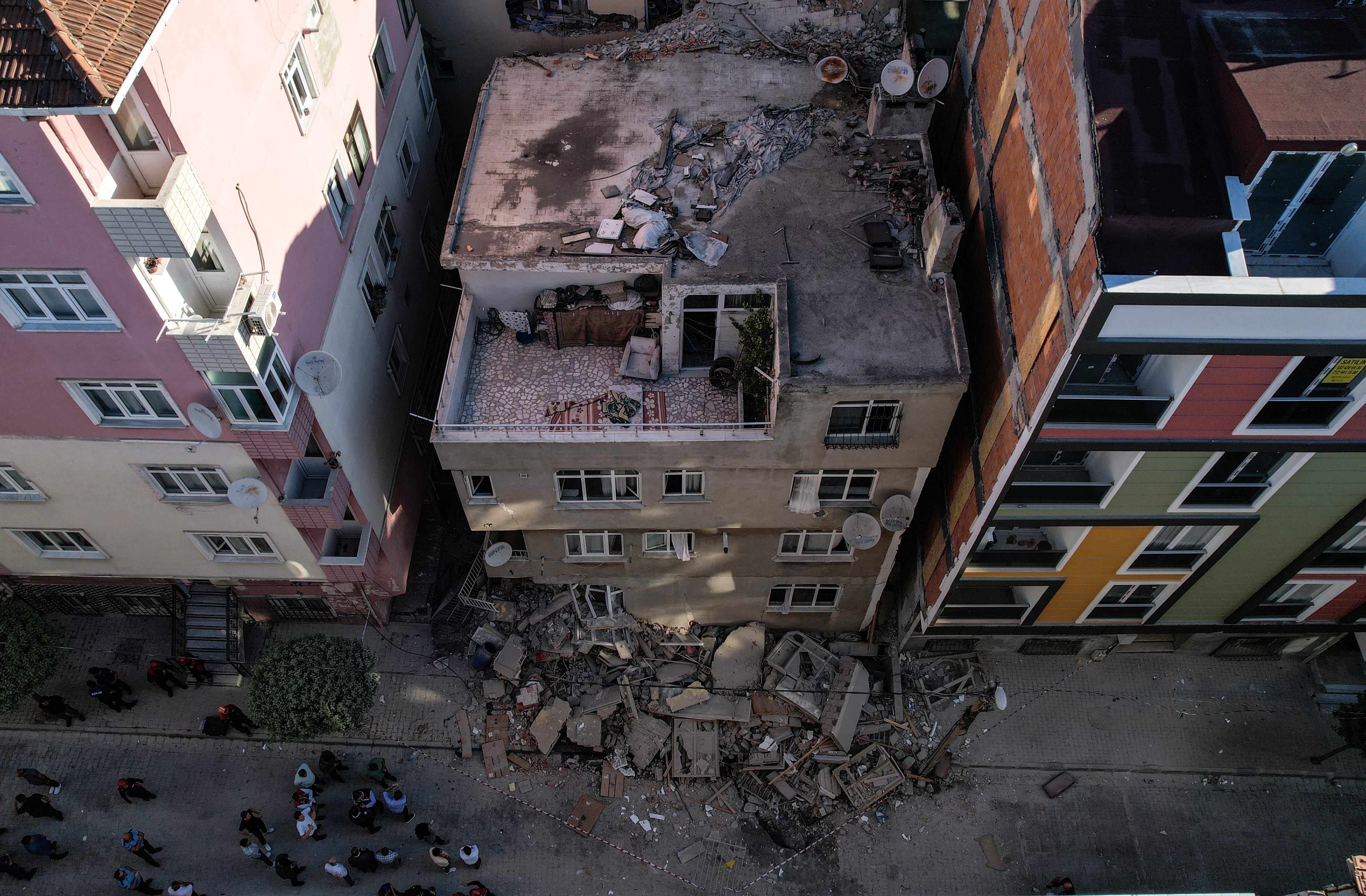 Bahçelievler'de çöken binanın görüntüleri ortaya çıktı! İşte o panik anları