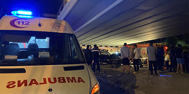 Bahçelievler’de feci kaza! Kontrolden çıkıp duvara çarpan araçtaki 4 kişi öldü