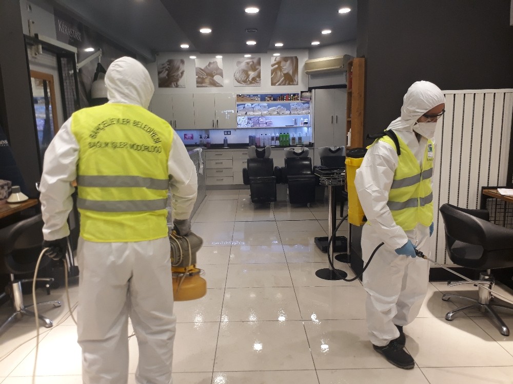 Bahçelievler’de kuaförlerde temizlik çalışmaları başladı 