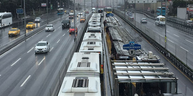 Bahçelievler'de metrobüs kazası! Yaralılar var