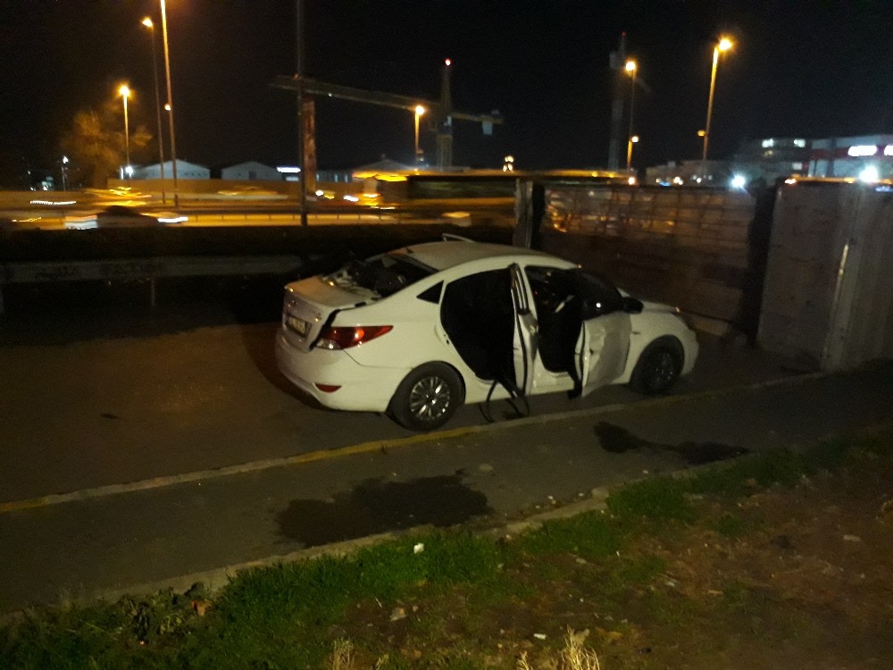 Bahçelievler’de park halindeki araçta patlama: 2 yaralı 