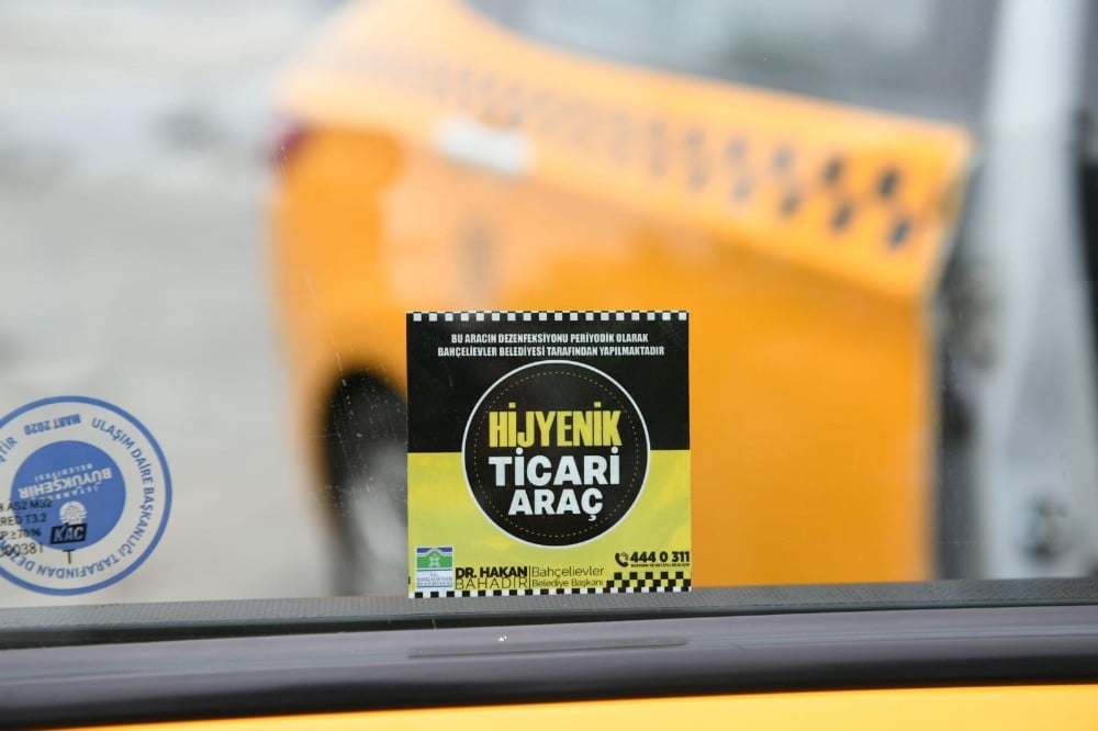Bahçelievler’de taksilere yönelik dezenfektan çalışması 
