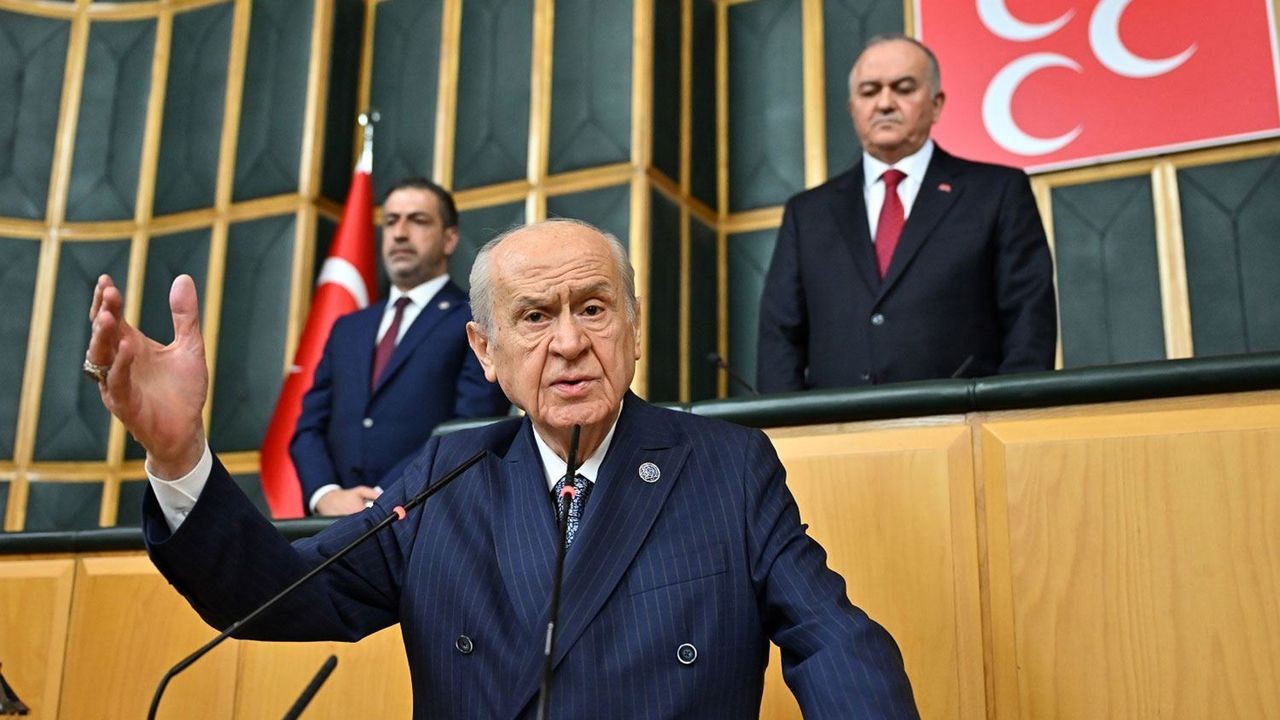 Bahçeli’nin şok hamlesi herkesi şaşırttı! "Gelse o şûh meclise, vaz ü tekeffül eylese…"