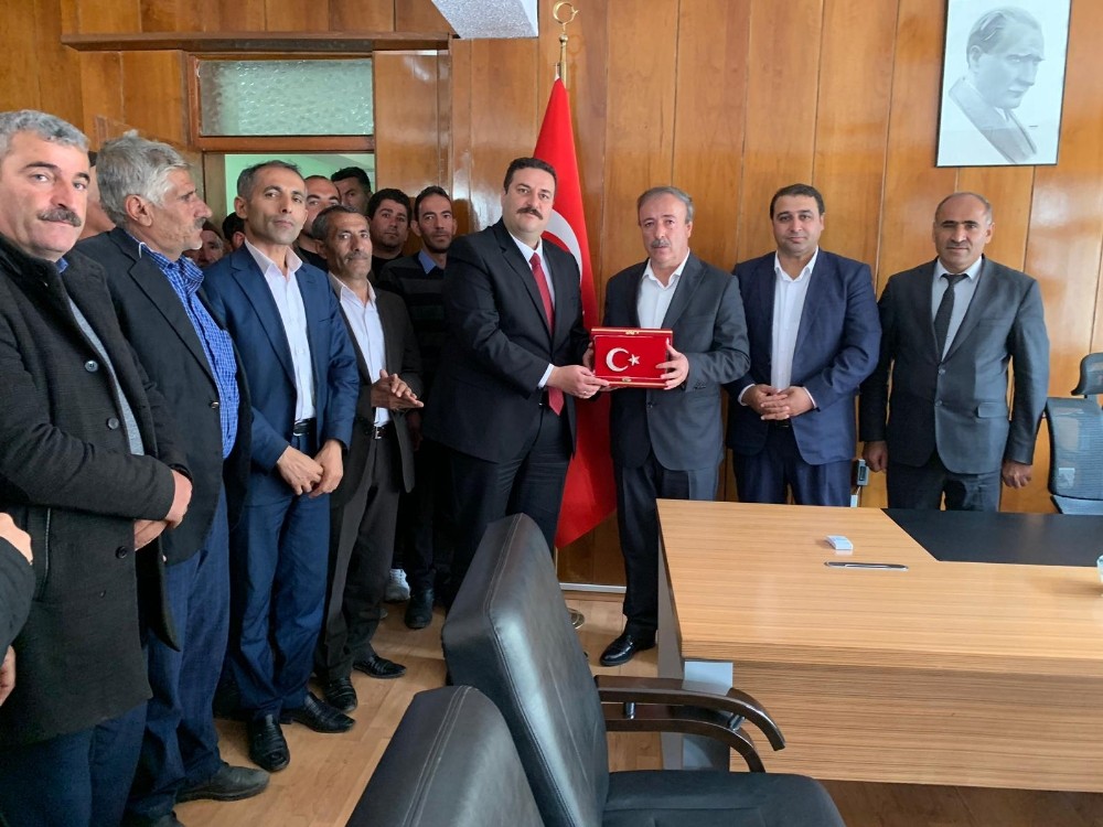 Bahçesaray Belediye Başkanı Arvas, göreve başladı 