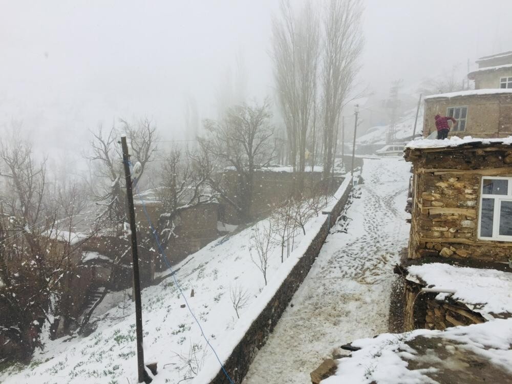 Bahçesaray’da nisan karı sürprizi 