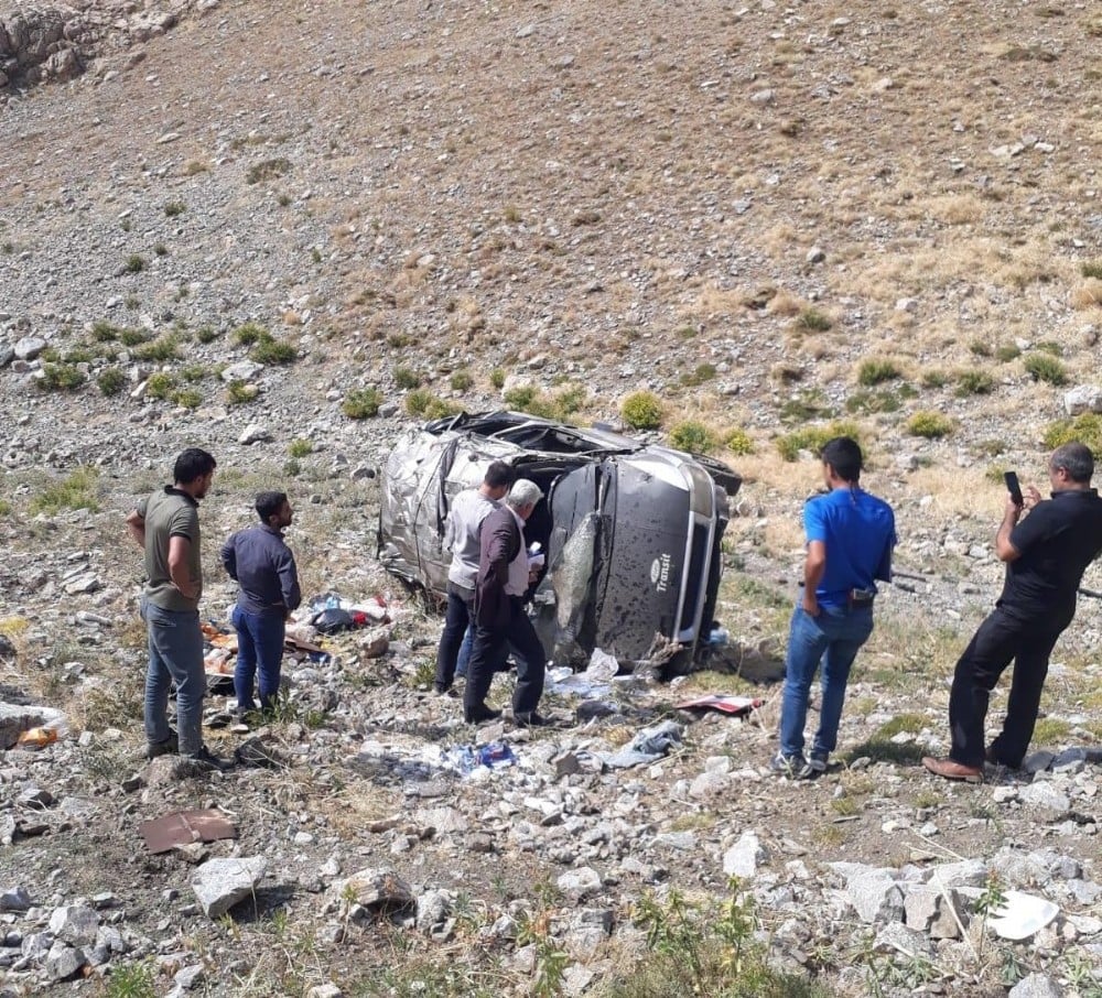 Bahçesaray’da trafik kazası; 1 ölü, 1 yaralı 