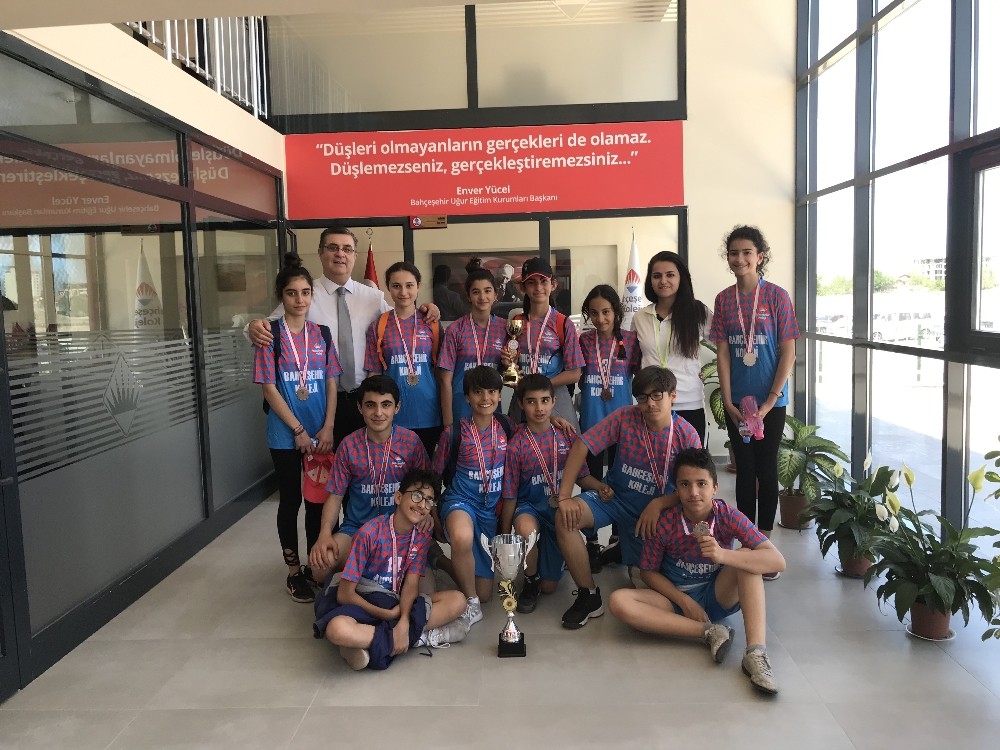 Bahçeşehir Koleji atletizmde il birincisi oldu 