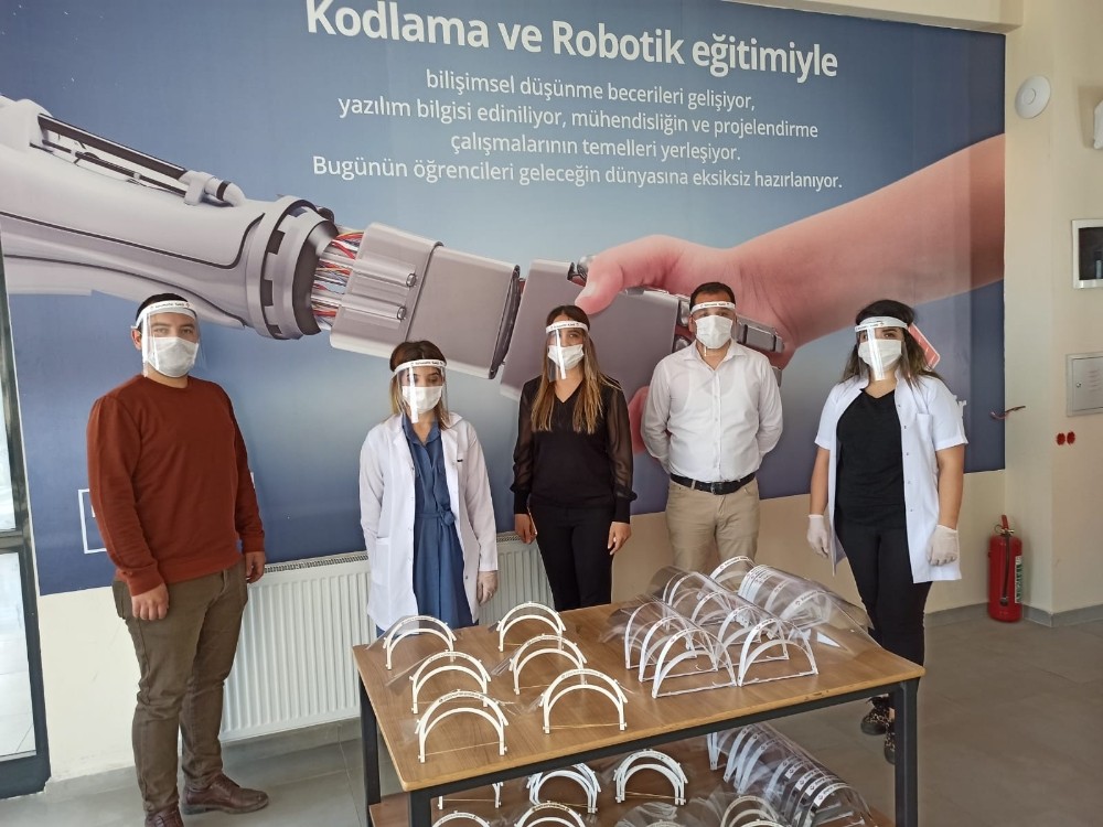 Bahçeşehir Kolejinden sağlıkçılara siperlik desteği 