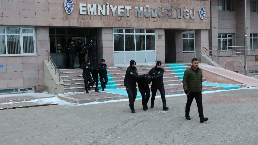 Bahis dolandırıcıları yakalandı 