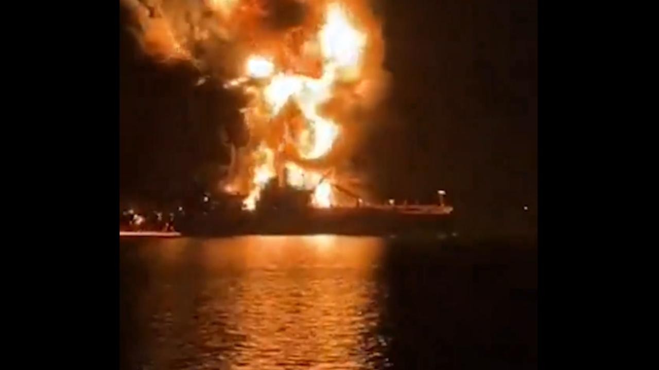 Bahreyn'de zehirli duman alarmı: Halk eve hapsedildi!