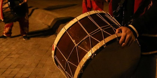 Bahşiş vermeyenlerin kapısını işaretlediler! Gözaltılar var