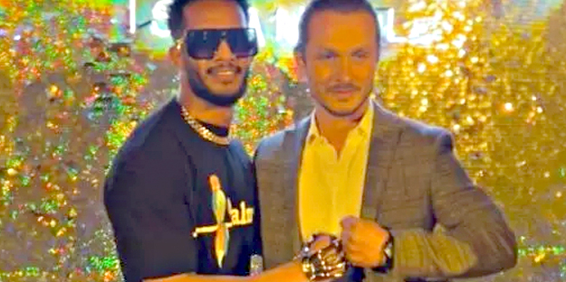 Bak sen şu Mısırlı şarkıcıya! Ödediği hesap şaşırttı...