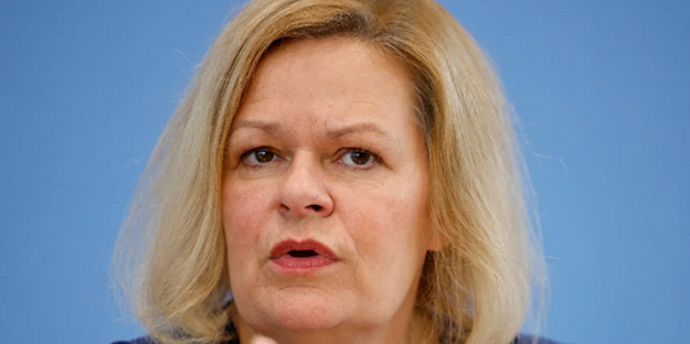 Bak sen şu Nazi artığına bak! Hazımsız Almanlar sahneye çıktı! Büyük edepsizlik...