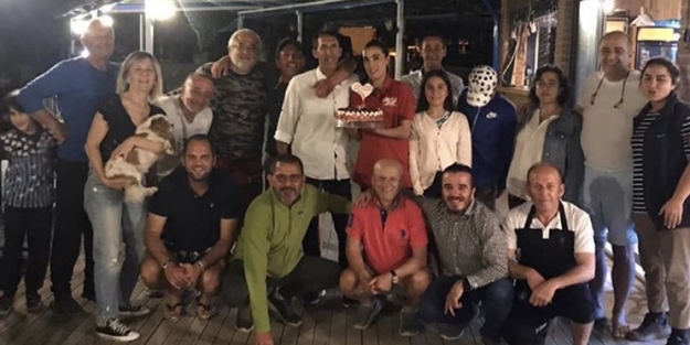Bak sen şu Portakal'a! Hem eleştir hem doğum günü partisi yap
