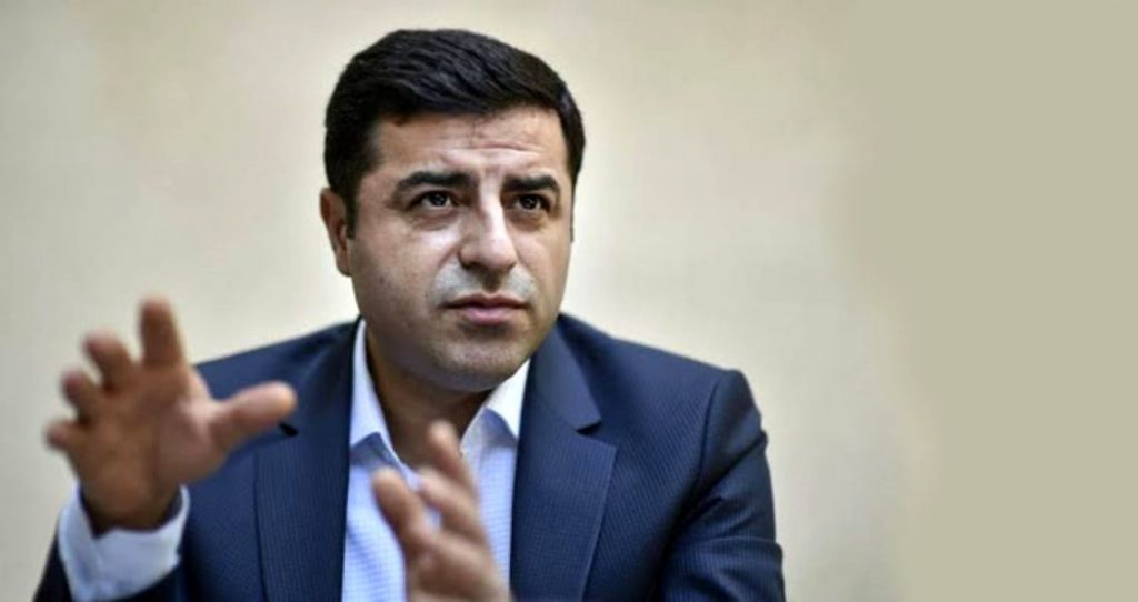 Bak sen şu Selo'ya! Demirtaş coştukça coşuyor