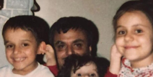 Bakan, 1988 yılına ait fotoğrafını 'Evde kal' diyerek paylaştı