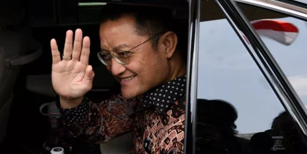 Bakan 6 bavul parayla teslim oldu