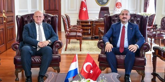 Bakan Abdulhamit Gül, Hollandalı mevkidaşı ile görüştü
