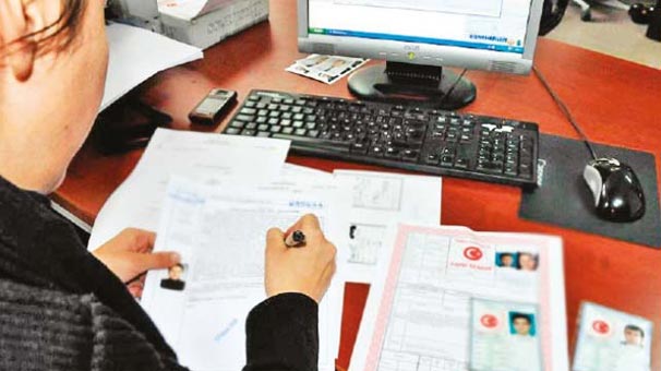 Bakan Abdulhamit Gül'den gayri menkul satış ve tescil işlemlerinin noterlere devri sinyali