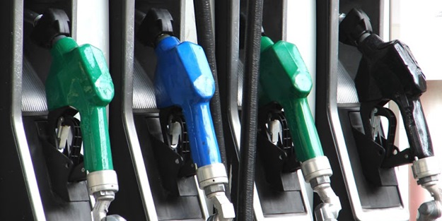 Bakan açıkladı! Petrol fiyatları düşecek mi?