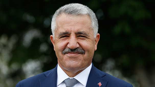 Bakan Ahmet Arslan: Sosyal medyada düzgün Türkçe kullanımının takipçisi olacağız