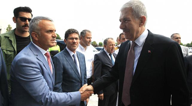 Bakan Ahmet Demircan Samsunlularla bayramlaştı