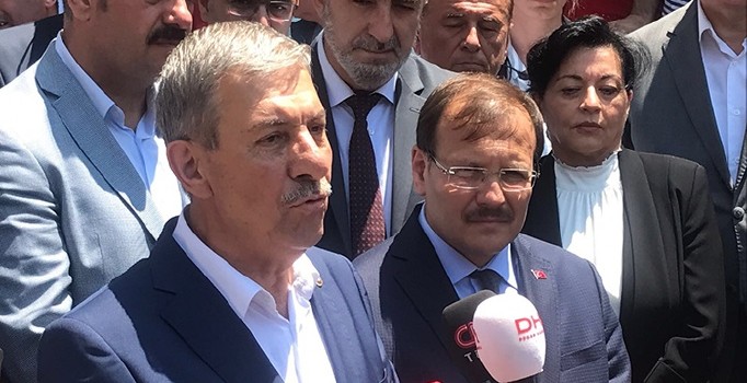 Bakan Ahmet Demircan'dan darp edilen hekimlere telefon