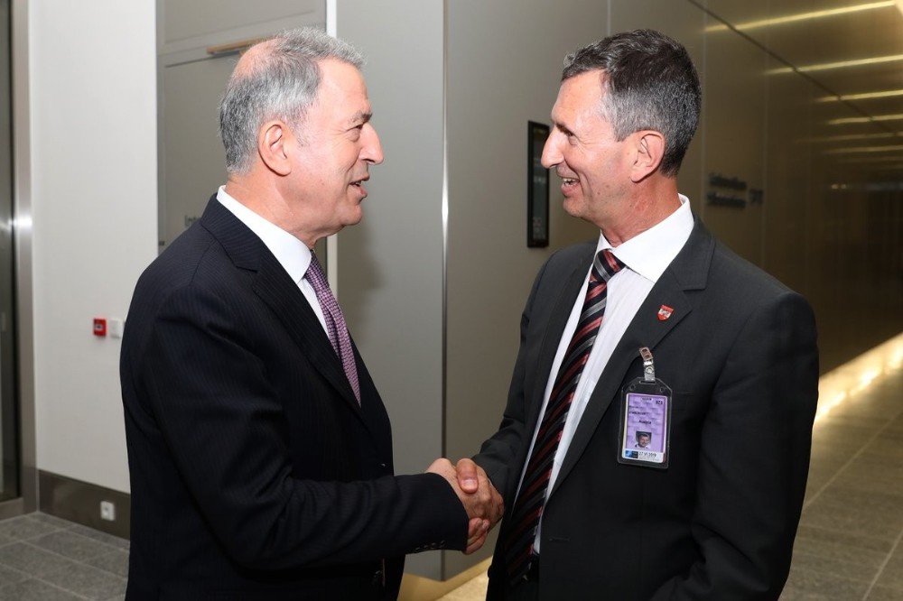 Bakan Akar, Avusturya Savunma Bakanı Starlinger ile görüştü 