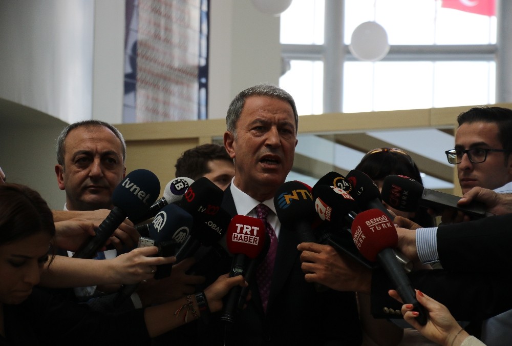 Bakan Akar, Bahçeli görüşmesinde savunma ve güvenlik konuşuldu 