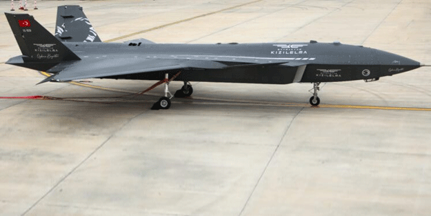 Bakan Akar, 'Bayraktar Kızılelma'yı inceledi