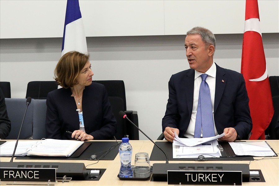 Bakan Akar, Fransa Savunma Bakanı Parly ile telefonda görüştü 