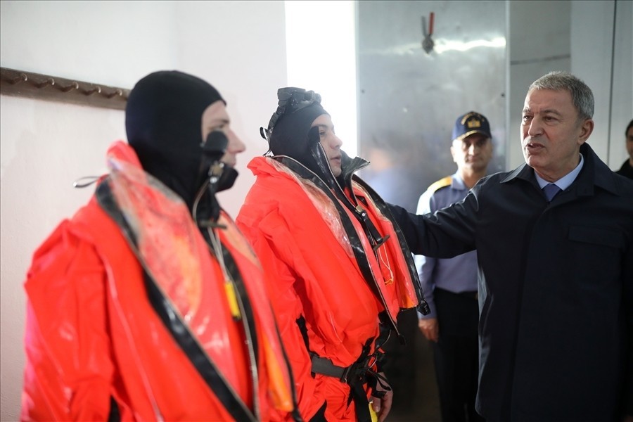 Bakan Akar, Gölcük Tersanesi’ni ziyaret etti 