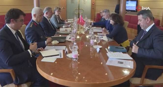Bakan Akar, İtalya ve İngiltere Savunma Bakanları ile Sicilya'daki üçlü toplantıda bir araya geldi