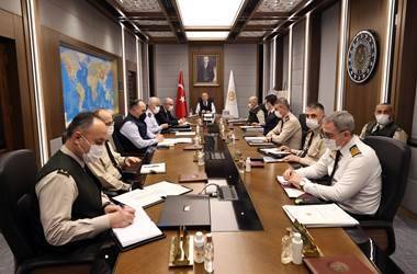 Bakan Akar kurmaylarıyla Ukrayna’daki son durumu değerlendirdi