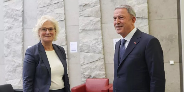 Bakan Akar, Lambrecht ile görüştü