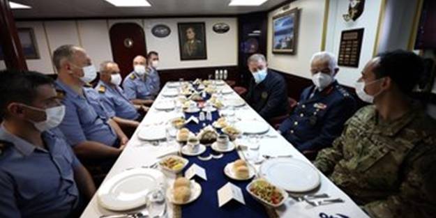 Bakan Akar: Libyalı kardeşlerimizin yanındayız