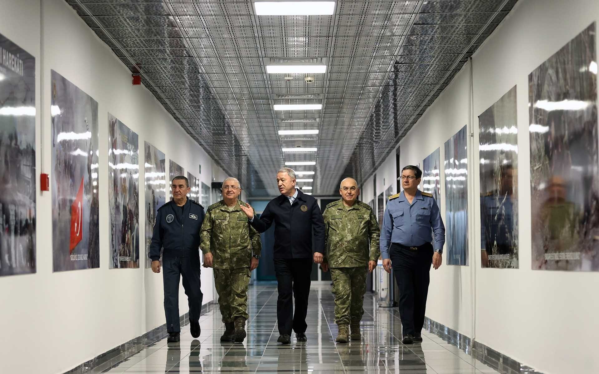 Bakan Akar operasyonu böyle takip etti