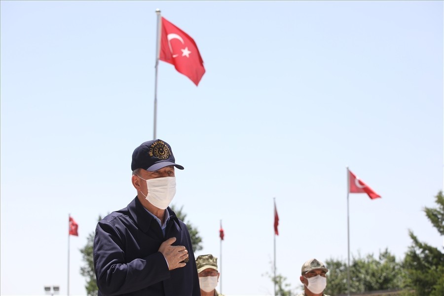 Bakan Akar, Pençe-Kaplan Operasyonu’nu sınır hattından takip ediyor 
