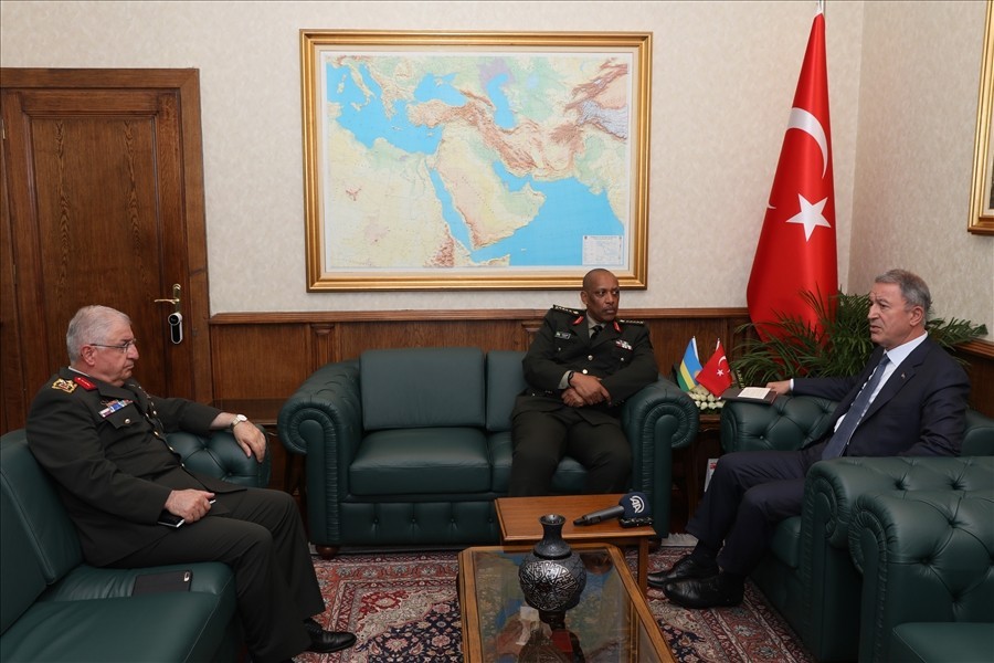 Bakan Akar, Ruanda Genelkurmay Başkanı’nı ağırladı 