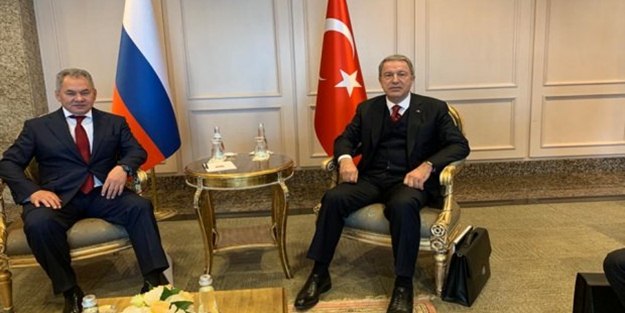 Bakan Akar Rus mevkidaşı Şoygu ile 'Libya'yı görüştü